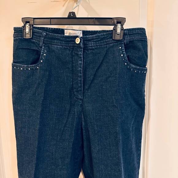 Elegant Blue Straight Leg Jeans With Bling💍

Bundle! 2=20% off  3=30% off - Picture 2 of 4